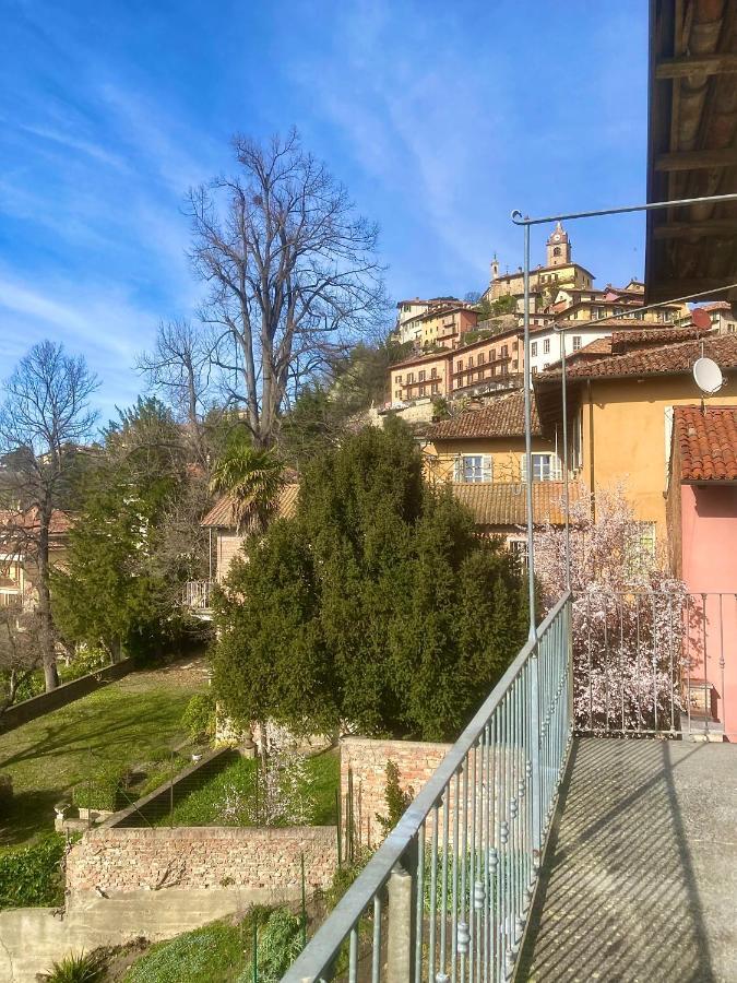 Da Emi - La Casetta In Piazza Monforte D'Alba Eksteriør billede