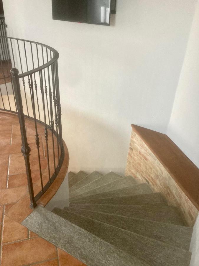 Da Emi - La Casetta In Piazza Monforte D'Alba Eksteriør billede